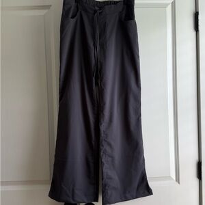 Scrubology Women’s Grey Scrub Pants with Relaxed Fit and Stretchy Fabric